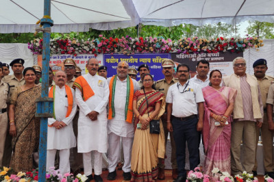 3 नये परिवर्तित कानून का शुभारंभ कर लोगो को जानकारी प्रदान किया विधायक ललित चंद्राकर दंड संहिता से न्याय संहिता की ओर नए भारत का नया कानून बदल रहा है अंग्रेजो के ज़माने के कानून......