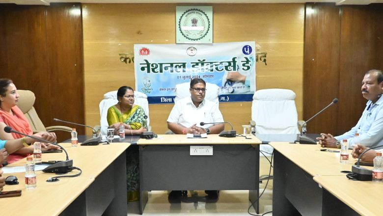 कलेक्टर अग्रवाल ने चिकित्सक दिवस के अवसर पर उत्कृष्ट कार्य करने वाले चिकित्सकों को किया सम्मानित