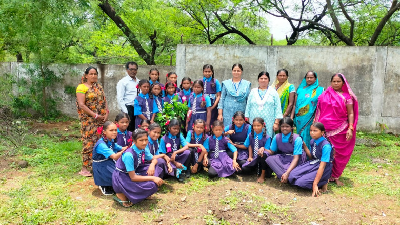 एक पेड़ मां के नाम थीम पर पार्रीखुर्द में किया गया वृहद वृक्षारोपण...