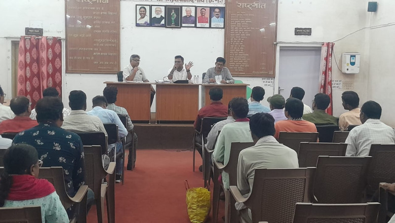 स्वास्थ्य विभाग की बैठक में आयुक्त ने सफाई दरोगा वार्ड प्रभारियों से वार्डो में निधारित समय तक सफाई कर व्यवस्था दुरूस्त करने के दिये निर्देश