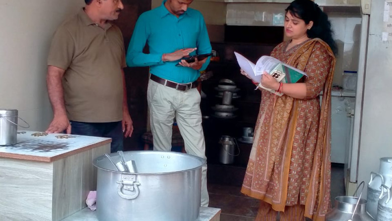 मौसम की वजह से होने वाली बीमारियों की संभावना को देखते हुए खाद्य सुरक्षा टीम का औचक निरीक्षण