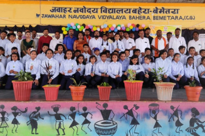 जवाहर नवोदय विद्यालय बहेरा बेमेतरा में धूमधाम से मनाया गया वृक्षारोपण, शिक्षक अभिभावक संगोष्ठी एवं नव-प्रवेशित विद्यार्थियों का अभिनंदन कार्यक्रम।