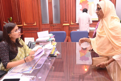 ’मजदूरों ने अपना मेहनताना दिलाने कलेक्टर से लगाई गुहार, आवेदन लेकर पहुंचे मजदूर’