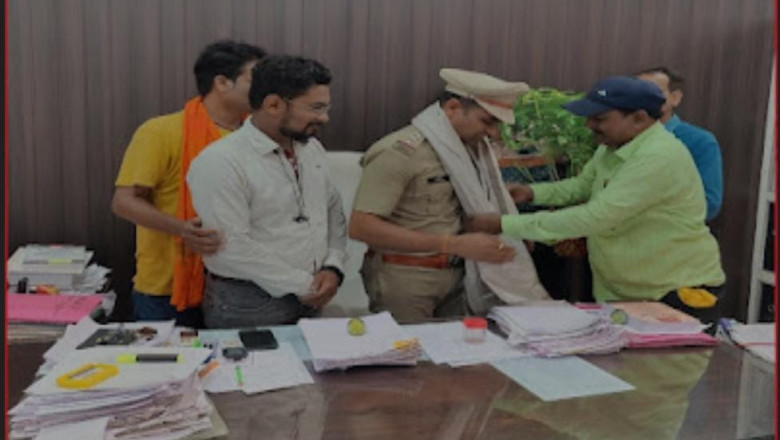 भिलाई: रूआबांधा गर्भवती गाय मामले में पुलिस की उत्कृष्ट कार्य के लिए छत्तीसगढ़ राज ठेठवार यादव समाज भिलाई नगर द्वारा भिलाई नगर थाना प्रभारी का किया गया सम्मान....