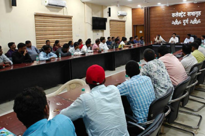 लर्निंग लायसेंस हेतु परिवहन सुविधा केन्द्र स्थापित संचालकों को दी गई योजना की जानकारी