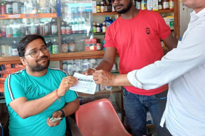 सड़क किनारे मलमा का ढेर ,निगम ने लगाया कमला मेडिकल संचालक पर जुर्माना: