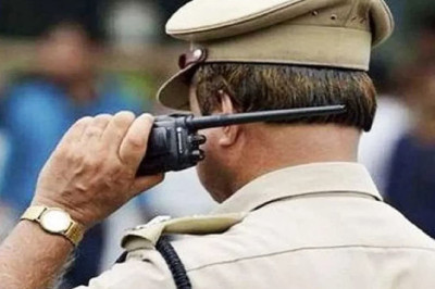 4 बदमाशों ने कॉलेज के प्रोफेसर को बीच सड़क में डंडों से पिटाई की,हालत गंभीर...