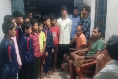 15 छात्रों को डंडे से पीटा  सीनियरों ने घर आकर बच्चों ने बताई आप बीती...
