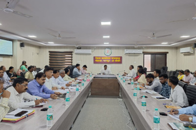 स्वास्थ्य विभाग सजग, सतर्क और संवेदनशीलता से कार्य करें-कलेक्टर