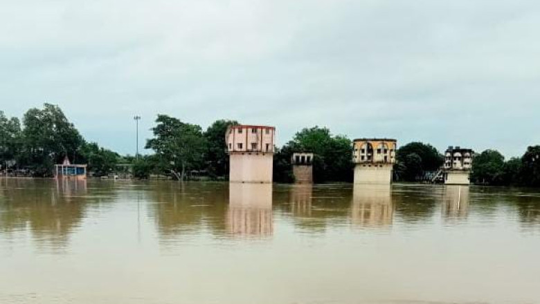 बारिश के मौसम में शिवनाथ नदी का जलस्तर तेजी से बढ़ा,
