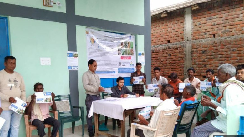 कृषक पाठशाला का आयोजन कर कृषकों को फसल बीमा हेतु किया गया प्रोत्साहित
