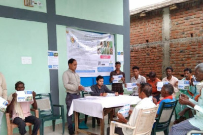 कृषक पाठशाला का आयोजन कर कृषकों को फसल बीमा हेतु किया गया प्रोत्साहित