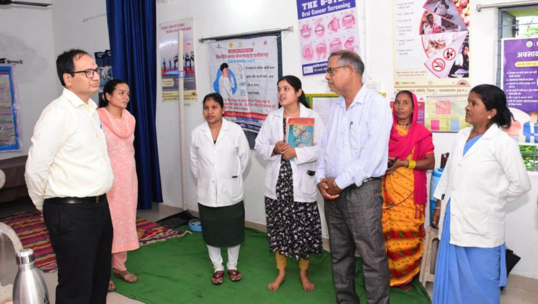 कलेक्टर ने उप स्वास्थ्य केन्द्र लालुटोला और हायर सेकेण्डरी स्कूल पिनकापार का किया आकस्मिक निरीक्षण