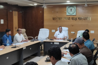 आश्रम छात्रावासों में बच्चों के रहने पढ़ने का बेहतर माहौल करें सुनिश्चित - कलेक्टर  अग्रवाल