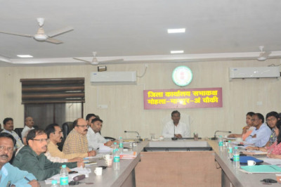 कलेक्टर एवं एसपी ने ली कानून व्यवस्था के संबंध में अधिकारियों की बैठक