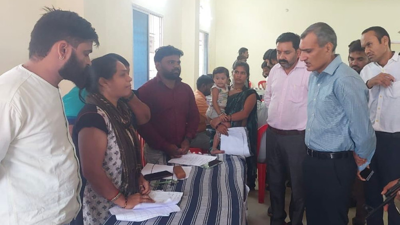 कलेक्टर पहुँचे जनसमस्या निवारण पखवाड़ा शिविर...