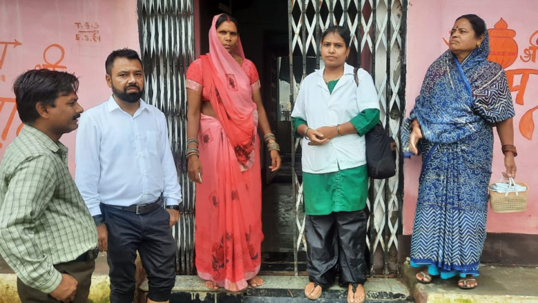 कलेक्टर के निर्देश पर स्वास्थ्य जांच एवं उपचार के लिए स्वास्थ्य विभाग की टीम पहुंची ग्राम खपरीखुर्द...