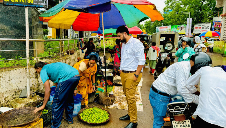 समझाइस के बाद भी नही समझ रहें व्यापारी,अधिकारी बोले: सड़क किनारे कब्जा हुई तो,अब समझाइस नही सीधे कार्रवाही...