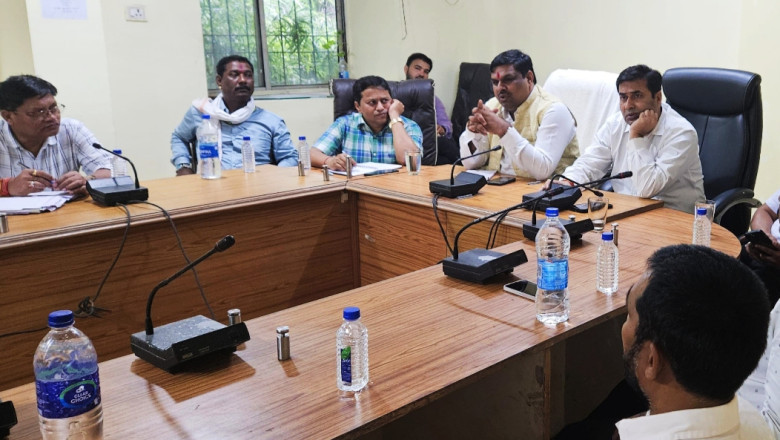 शहर में कहीं भी न हो पेयजल एवं सीवर की समस्या पेयजल एवं सीवर समस्या को लेकर विधायक एवं महापौर ने की समीक्षा: