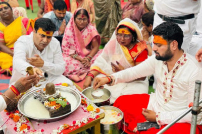 महापौर ने नगर निगम परिसर माँ दुर्गा मंदिर में श्रावण मास के तीसरे सोमवार को भगवान शिव का विधि- विधान के साथ रुद्राभिषेक किया: