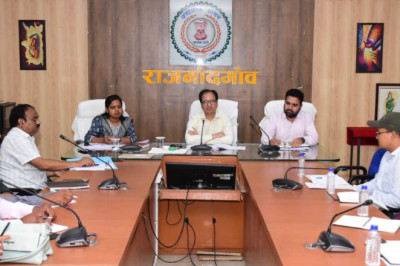 कलेक्टर ने आश्रम-छात्रावास अधीक्षकों की ली बैठक...