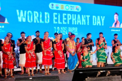 रायपुर में लोक वाद्य संग्राहक रिखी क्षत्रिय और उनके समूह की प्रस्तुति...