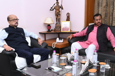 भिलाई निवास में वरिष्ठ अधिकारियों ने की राज्यपाल से मुलाकात