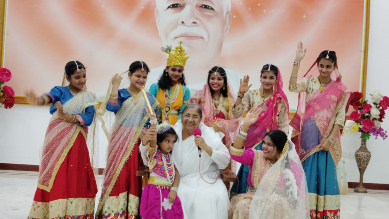 भिलाई 26 अगस्त 2024 प्रजापिता ब्रह्माकुमारी ईश्वरीय विश्व विद्यालय द्वारा सेक्टर 7 स्थित पीस ऑडिटोरियम में श्री कृष्ण जन्माष्टमी का पावन पर्व बड़े ही हर्षोल्लास और उमंग उत्साह के साथ मनाया गया।