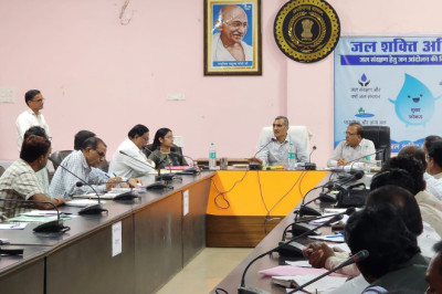 सभी स्कूलों में बच्चों को जल संरक्षण के महत्व और इससे संबंधित उपायों के बारे में जागरूक करें