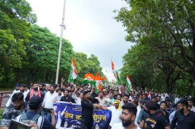 विधायक देवेंद्र यादव की गिरफ्तारी के खिलाफ सैकड़ो युवा कांग्रेसियों ने किया जेल भरो आंदोलन.....