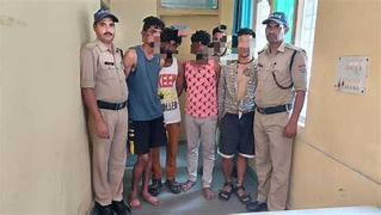 5 आरोपी गिरफ्तार,युवक के प्राइवेट पार्ट में मिर्च डालने का मामला...