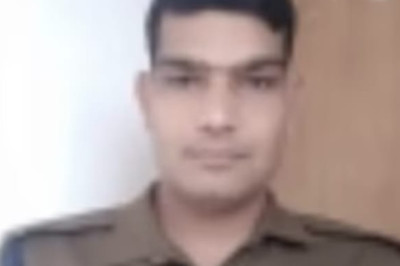 दुर्ग में सशस्त्र सीमा बल के एक कॉन्स्टेबल ने मंगलवार रात इंसास राइफल से गोली मारकर खुदकुशी कर ली।