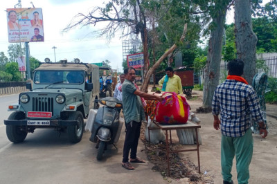 पटेल चौक एवं साइंस कॉलेज क्षेत्र सड़क किनारे निगम ने हटाया अतिक्रमण:खुद हटा लें सड़कों से अवैध कब्जा नही तो जप्त होंगे ठेले एवं खोमचे...