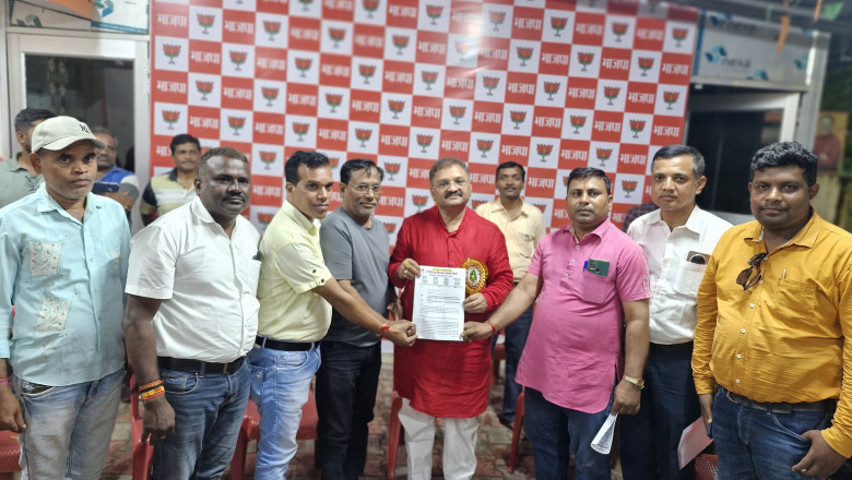 युक्तियुक्तकरण एवं ऑनलाईन अवकाश के विरोध में शिक्षक संघर्ष मोर्चा ने सासंद संतोष पाण्डेय कौ सौंपा ज्ञापन...