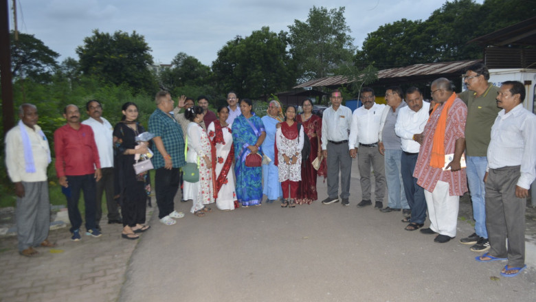 निगम प्रशासन ने 04 कर्मचारियों को दी स-सम्मान विदाई