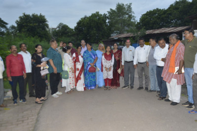 निगम प्रशासन ने 04 कर्मचारियों को दी स-सम्मान विदाई