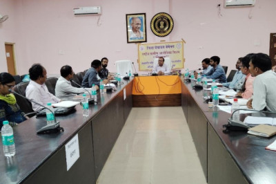 जिला पंचायत सीईओ ने ली लाइन डिपार्टमेंट्स की बैठक, लखपति दीदी के संबंध में विस्तृत कार्ययोजना पर की चर्चा