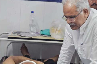 पूर्व सी एम भूपेश बघेल पहुंचे हमले में घायल पत्रकार किशन हिरवानी से मिलने...