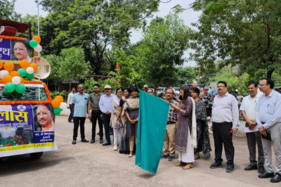 उल्लास नवभारत साक्षरता रथ को कलेक्टर ने दिखायी हरी झण्डी