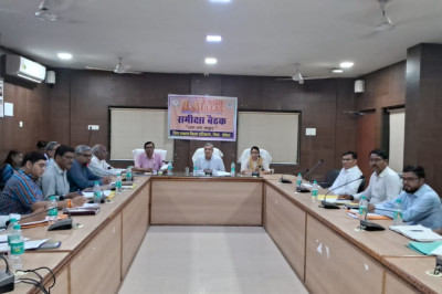 कलेक्टर ने ली उल्लास नवभारत साक्षरता कार्यक्रम की समीक्षा बैठक