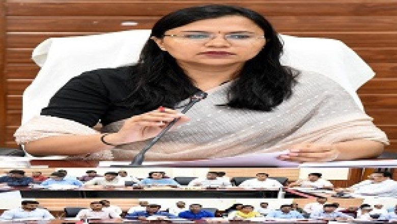 कलेक्टर सुश्री चौधरी ने कलेक्टर कांफ्रेंस हेतु एजेण्डावार विभागीय अधिकारियों से की चर्चा - सभी डी.डी.ओ. को पेंशन प्रकरण निराकरण कराने के दिये निर्देश