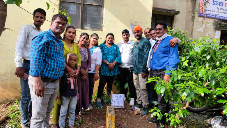 वृक्षारोपण कर मनाया जन्मदिन : सप्ताहिक समाचार पत्र त्वरित खबरें के प्रधान संपादक प्रहलाद दुबे एवं जर्नलिस्ट काउंसिल ऑफ इंडिया छत्तीसगढ़ राज्य दुर्ग जिला इकाई के सचिव   ने वृक्षारोपण कर मनाया अपना जन्मदिन