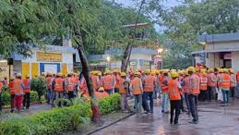 CG ब्रेकिंग:अल्ट्राटेक सीमेंट प्लांट में मजदूर की लाश रस्सी में लटकी हुई पाई गई, मची अफरा तफरी, जांच में जुटी पुलिस.....