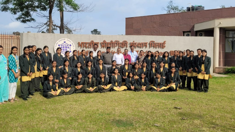 प्रयास आवासीय विद्यालय की छात्राओं को कराया गया आई.आई.टी. भिलाई का शैक्षणिक भ्रमण’