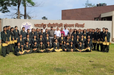 प्रयास आवासीय विद्यालय की छात्राओं को कराया गया आई.आई.टी. भिलाई का शैक्षणिक भ्रमण’