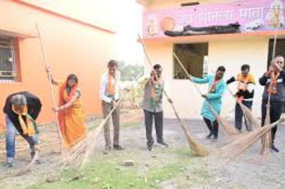 स्वभाव स्वच्छता-संस्कार स्वच्छता के प्रसंग पर शीतला माता मंदिर परिसर की सफाई कर स्वच्छता ही सेवा अभियान का हुआ शुभारंभ...