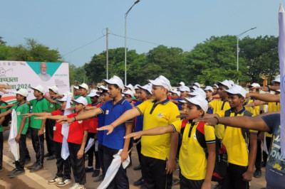 आयुक्त द्वारा स्वच्छता ही सेवा पखवाड़ा के तहत रविशंकर स्टेडियम से स्वच्छ साइक्लोथान एवं मैराथन को हरी झंडी दिखाकर किया रवानगी: