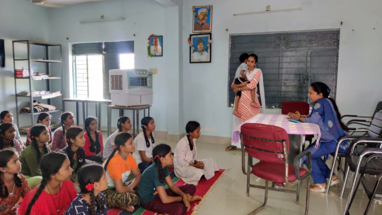 डिप्टी कलेक्टर दिव्या पोटाई ने किया कन्या छात्रावास का औचक निरीक्षण छात्राओं से की बातचीत