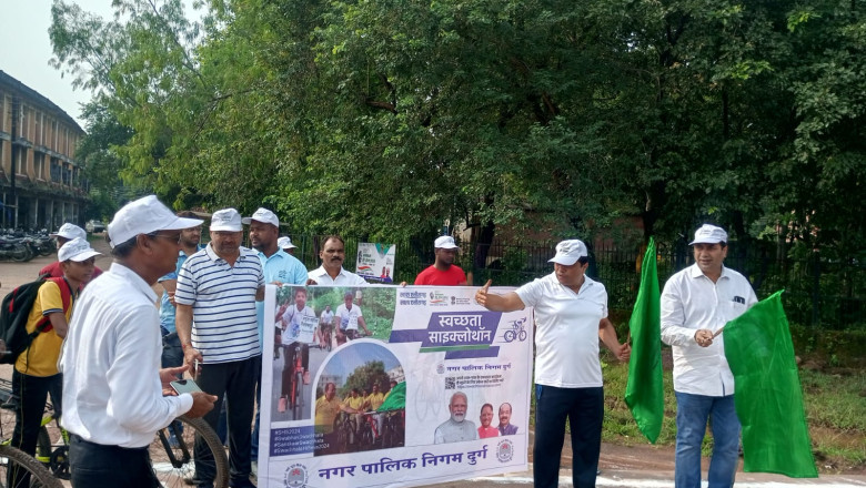 महापौर एवं आयुक्त द्वारा स्वच्छता ही सेवा पखवाड़ा के तहत रविशंकर स्टेडियम से स्वच्छ साइक्लोथान एवं मैराथन को हरी झंडी दिखाकर किया रवानगी: