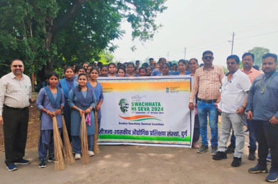 प्रशिक्षणार्थियों ने मिनीमाता चौक से पुलगांव चौक तक झाड़ू लगाकर स्वच्छता के प्रति लोगों को किया जागरूक...